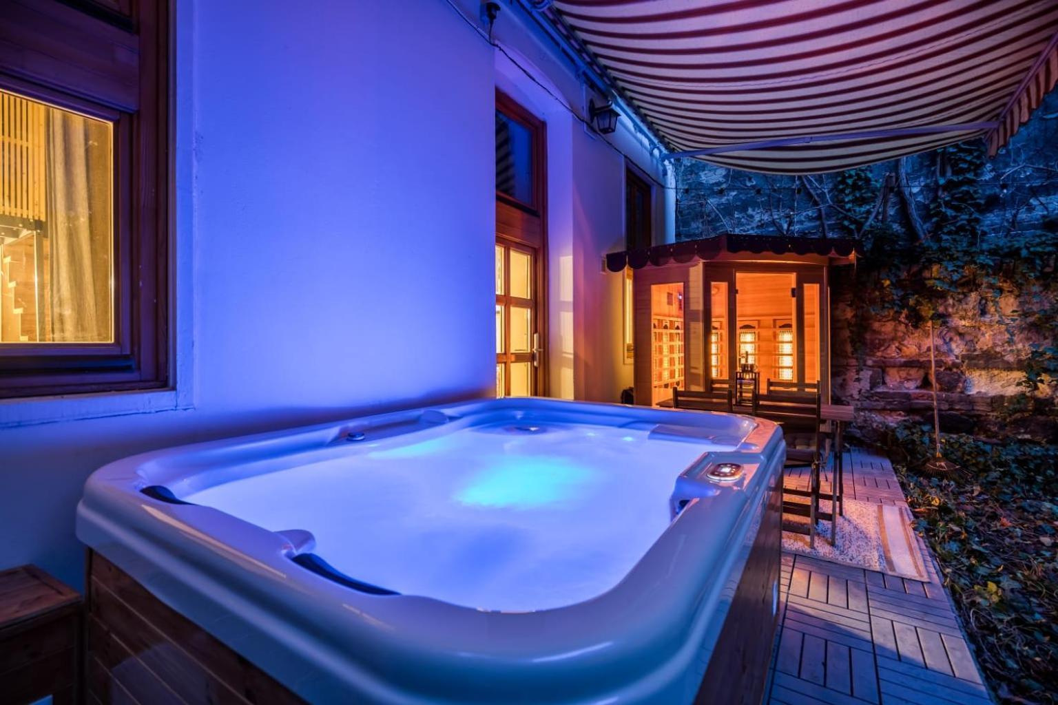 Wellness Wonderland: Garden, Sauna, Jacuzzi In Cbd Budapest Eksteriør billede