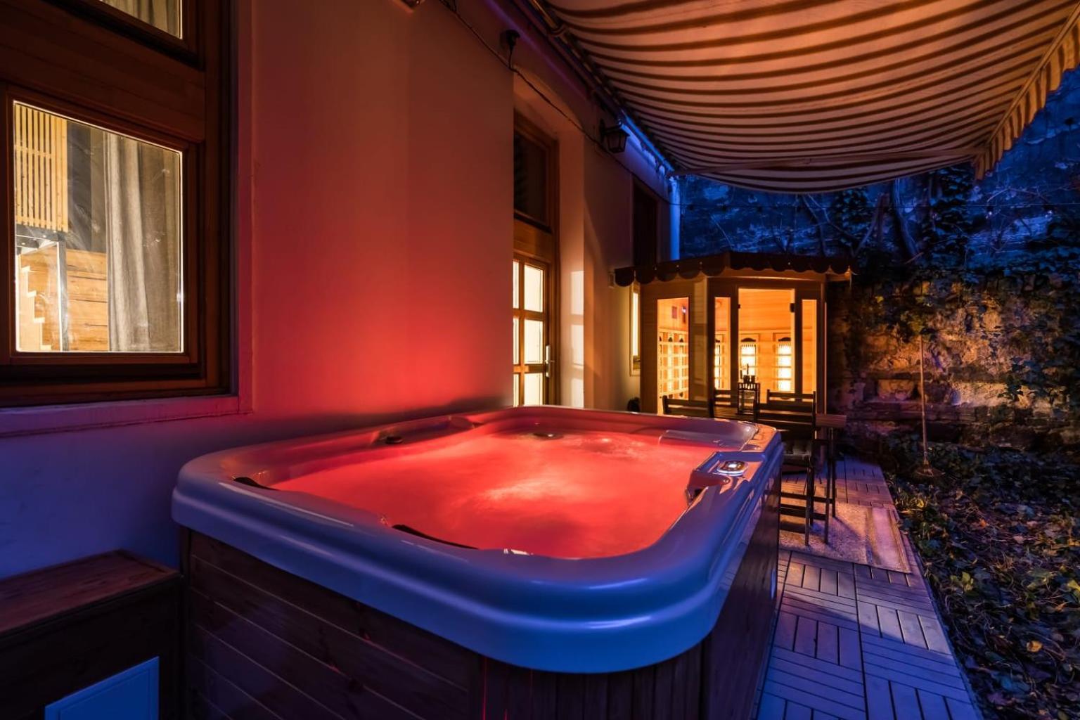 Wellness Wonderland: Garden, Sauna, Jacuzzi In Cbd Budapest Eksteriør billede