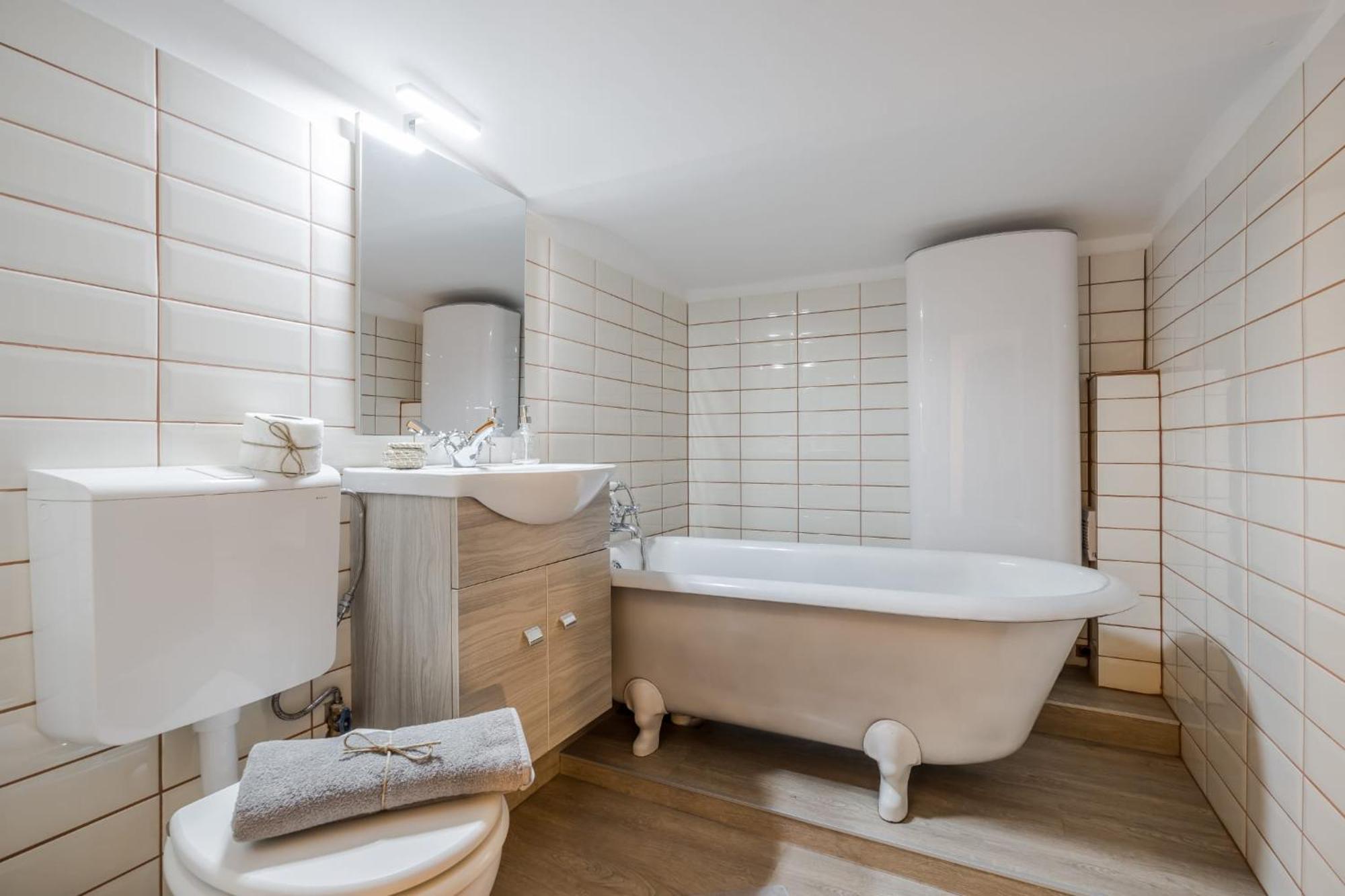 Wellness Wonderland: Garden, Sauna, Jacuzzi In Cbd Budapest Eksteriør billede